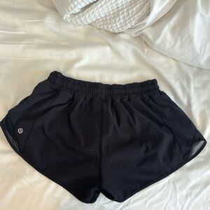 Black Lululemon Hotty Hot Shorts 2.5”